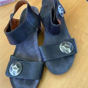 Taos Black Leather “Carousel” Sandals